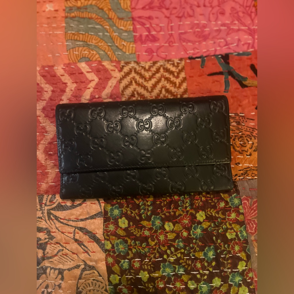 Gucci Authentic Gg Black Embossed Leather Wallet